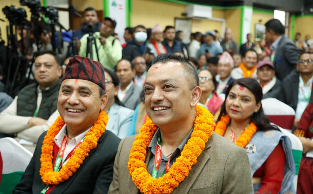 कांग्रेसका नवनिर्वाचित पदाधिकारी र सदस्यले लिए शपथ