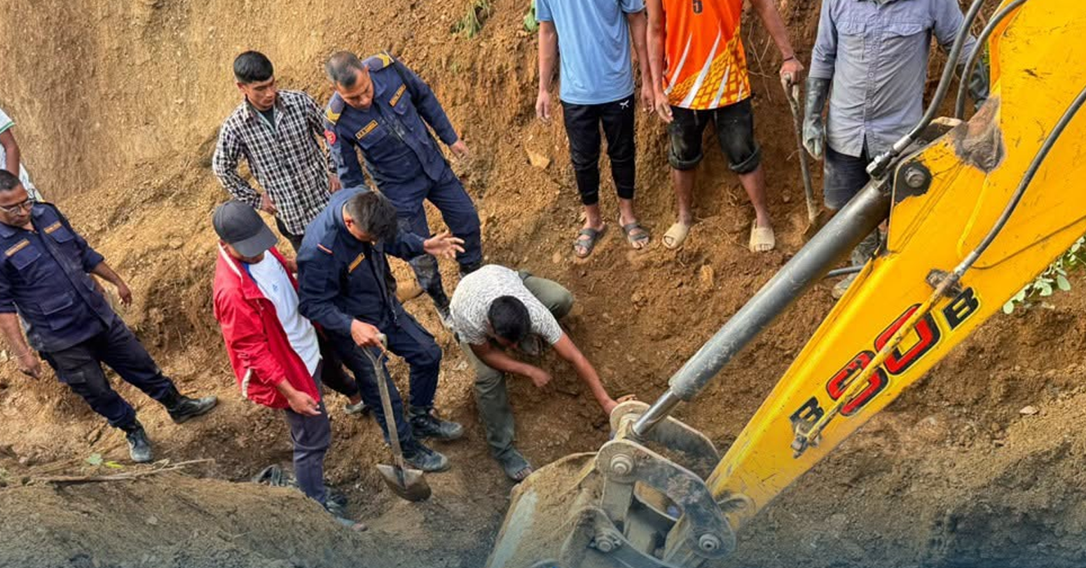 जेसिबीले सडक खन्दै थियो, अचानक खस्यो ढिस्को; दुई मजदुरको मृत्यु