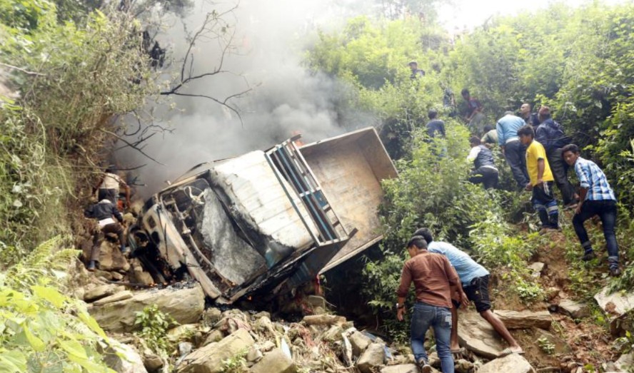 बनेपामा ग्यास बुलेटको ठक्करबाट ९ वर्षीय बालकको मृत्यु, आमाबुबा घाइते