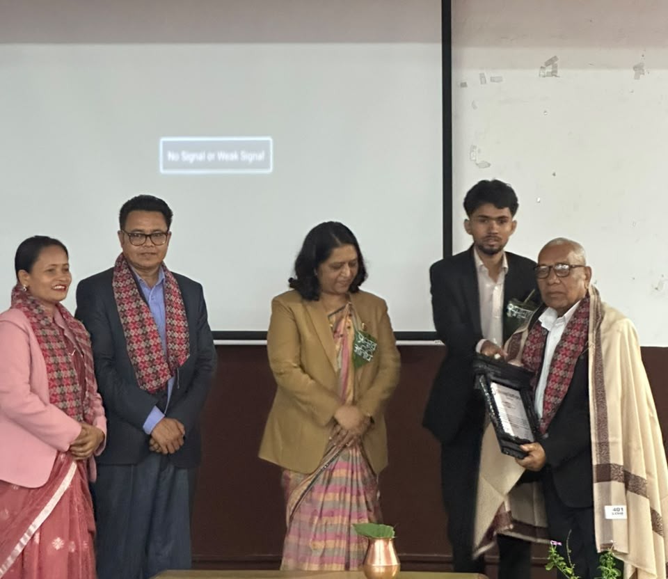 दलित समुदायका पहिलो वरिष्ठ अधिवक्ता अनिरुद्र महतो सम्मानित