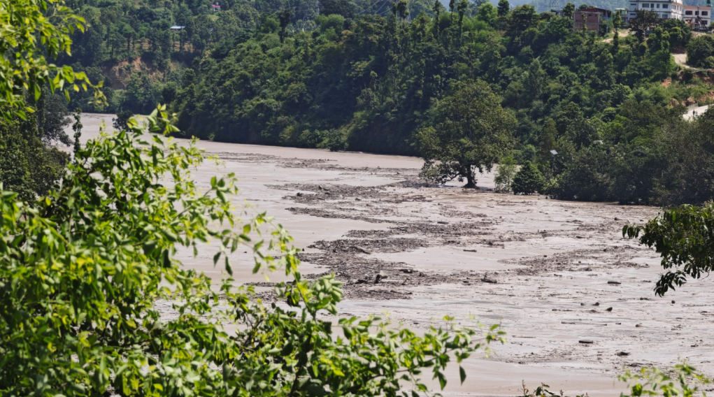 त्रिशूली नदीको जलसतहले खतरा तह पार गर्‍यो, देवघाटमा ८ मिटरसम्म पुग्न सक्ने