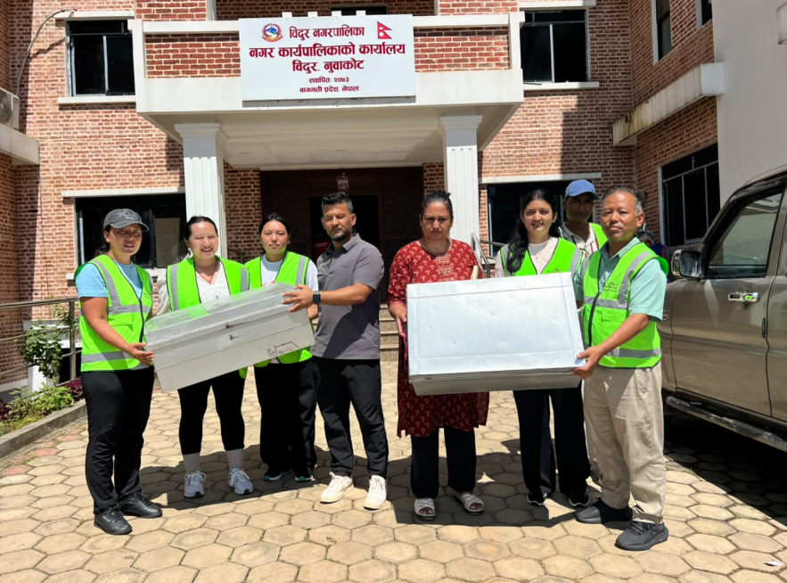 बाढीले थिलथिलो पारेका बालमनमा भरोसा जगाउँदै सोनाम डोका