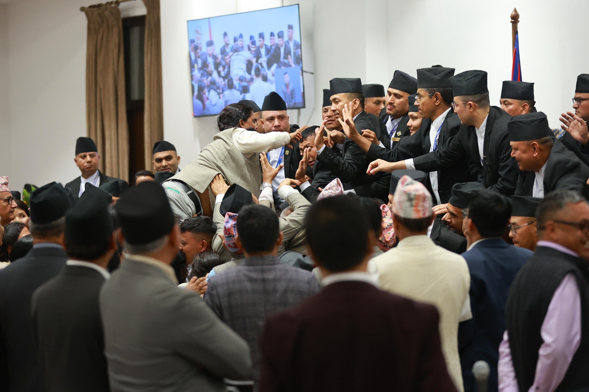 प्रतिनिधि सभामा सत्ता र प्रतिपक्षको 'इगो' टकराव: नियमावली पारित हुँदा संसदीय मर्यादामाथि नै प्रश्न