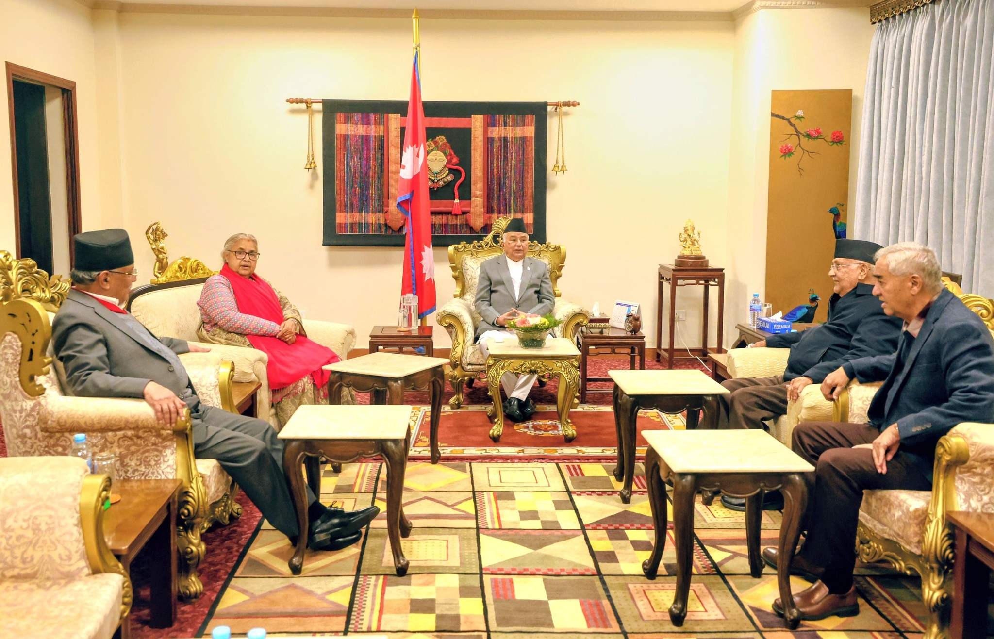 तीन दलका शीर्ष नेतासँग राष्ट्रपति र प्रधानमन्त्रीको छलफल
