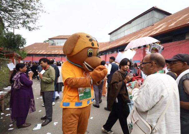 कांग्रेसमा भोट माग्ने अनौठो शैली, महाधिवेशनस्थलमा देखियो फरक दृश्य