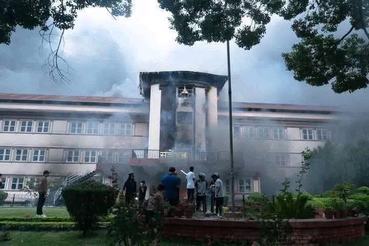 राजदूतहरु फिर्ता बोलाउने निर्णयको कारण पेश गर्न सरकारलाई सर्बोच्चको आदेश