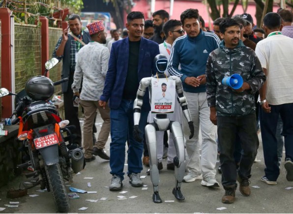 कांग्रेस महाधिवेशनमा रोबोटको प्रचार, नवराज त्रिपाठीको नयाँ शैली