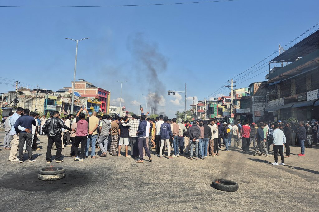 सिमरामा फेरी लगाइयो कर्फ्यू