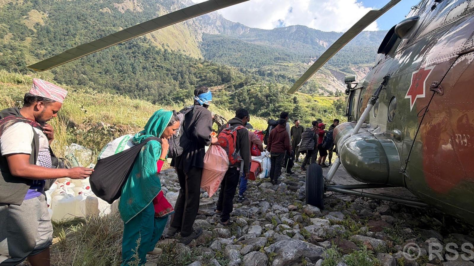 बूढीगण्डकी बाढी : चार दिनमा १ हजार ४४ जनाको हेलिकोप्टरबाट उद्धार