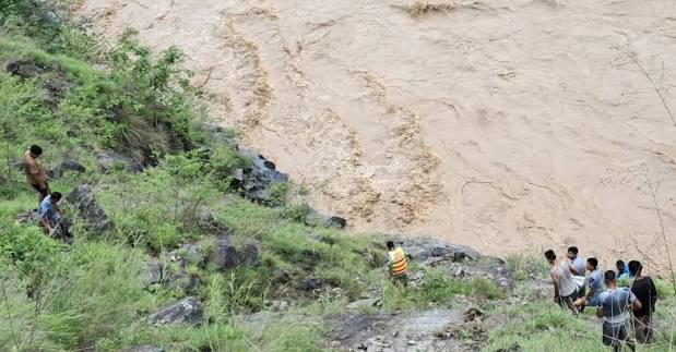 कर्णालीमा बेपत्ता गाडी खोज्न सोनार क्यामरा र गोताखोर परिचालन