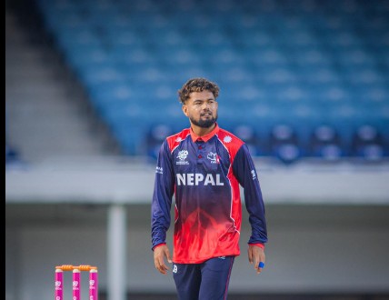 डेब्यू म्याचमा पहिलो बलमै शेर मल्ललाई विकेट