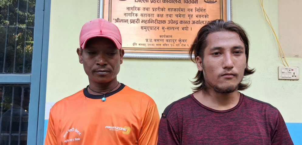बाढीले बगाएर ल्याएको शवको सुनको मुन्द्रा लुछ्ने दुई पक्राउ