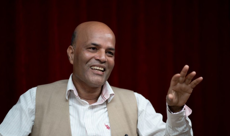 अख्तियारलाई प्रधानमन्त्री कार्यालयमा घन्टौँ राखेको घटनामाथि अमरेशको प्रश्न– ‘शाखा हो कि संवैधानिक आयोग ?’