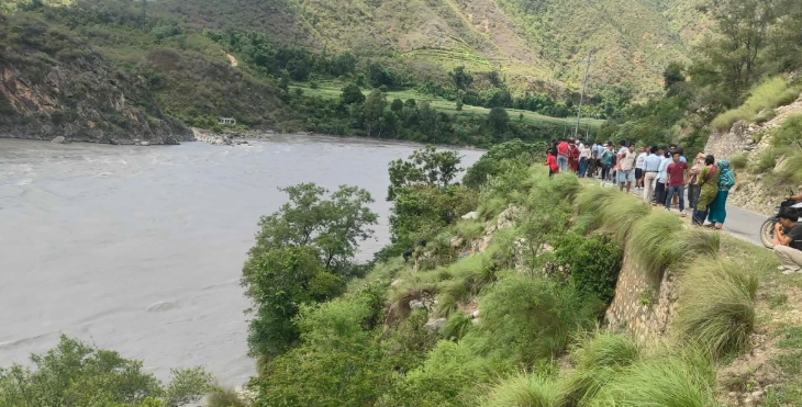 सल्यानमा जिप भेरी नदीमा खस्दा दुई बेपत्ता, दुई घाइते