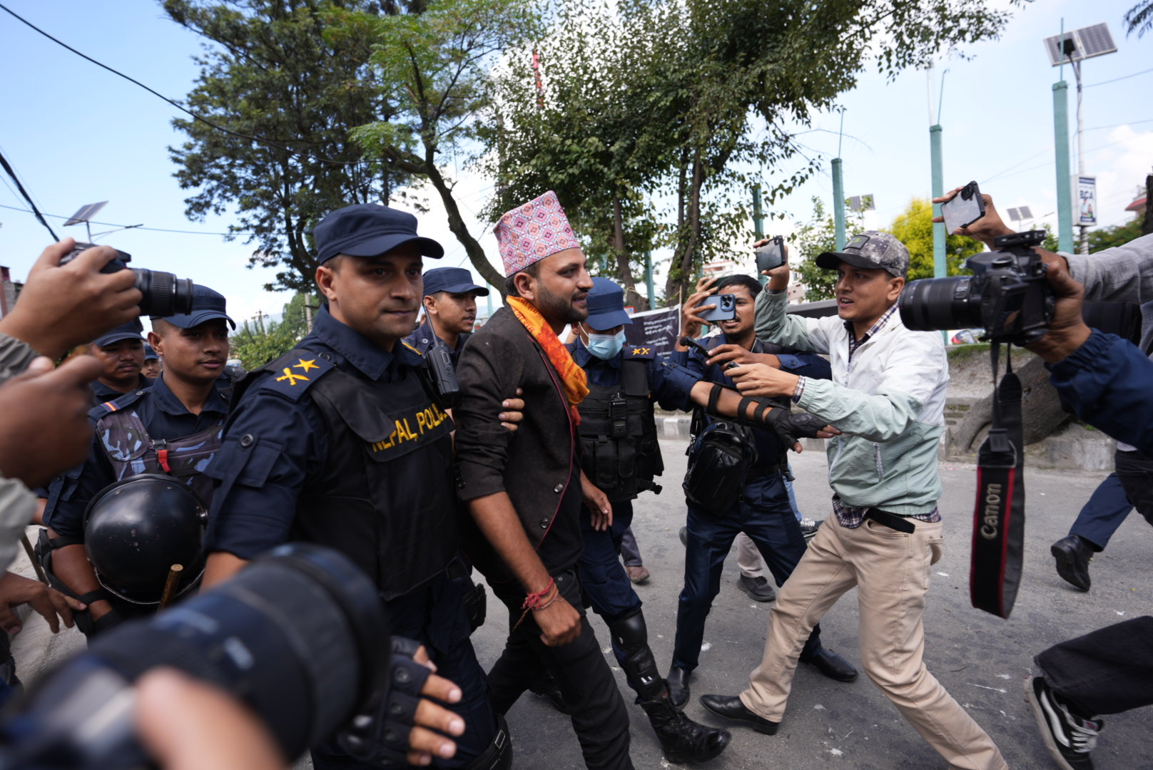 जेनजीमाथि धोका भएको भन्दै माइतीघर पुगेका डा. निकोलस भुसाल पक्राउ