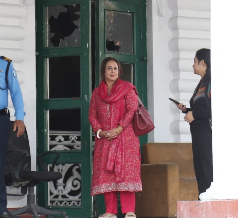 रवि लामिछानेलाई भेट्न पत्नी निकिता पौडेल सिंहदरबारमा