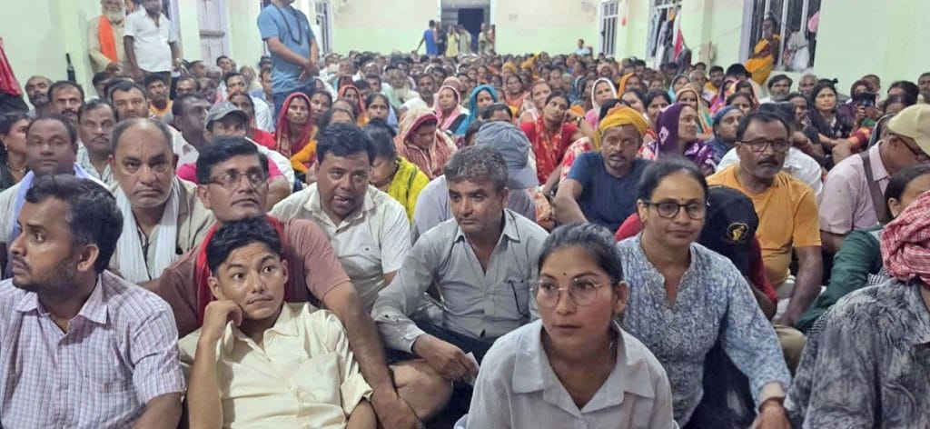 सरकारसँग सहमति नजुट्दा ३ दिनदेखि निजगढमै रोकिए मिटरब्याज पीडित, लिखित सम्झौताबिना आन्दोलन नरोकिने अडान