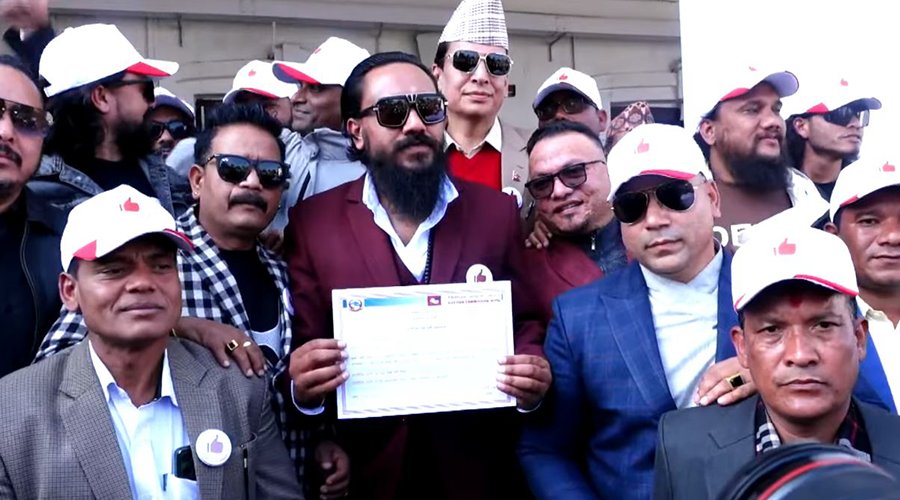 खगेन्द्र सुनार नेतृत्वको हाम्रो पार्टी नेपाल पार्टीले लियो दल दर्ताको प्रमाणपत्र