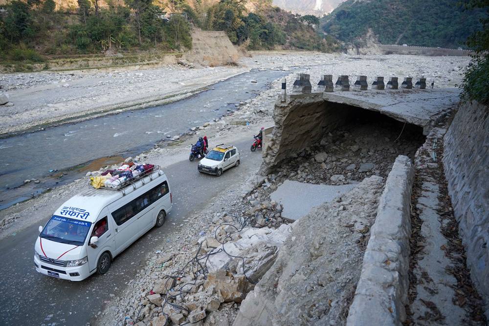बीपी राजमार्गमा रातिको समयमा सवारी चलाउन रोक