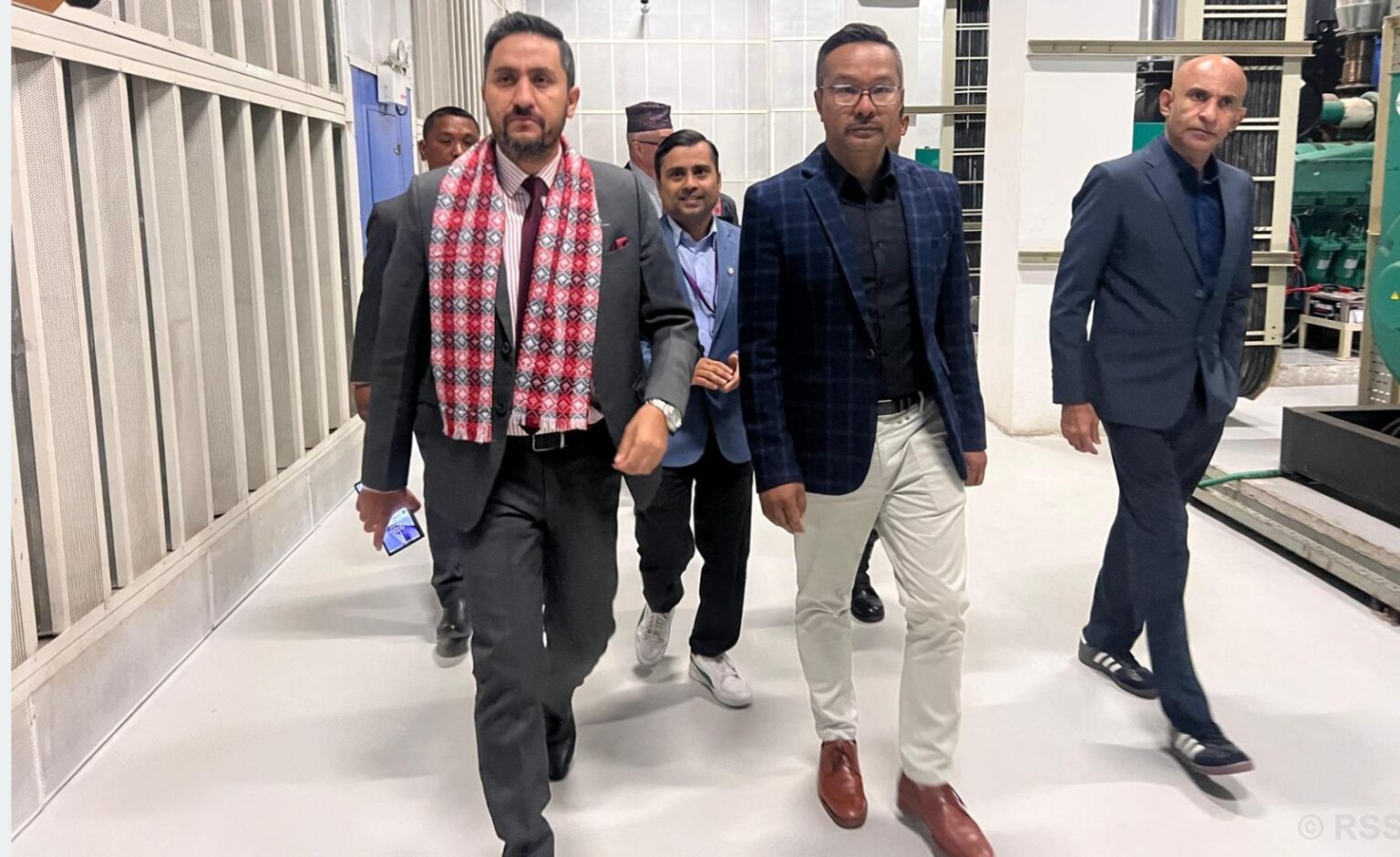 एनसेल कार्यालय अवलोकन गर्न पुगे सञ्चारमन्त्री खरेल