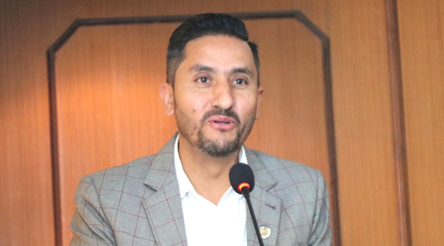 आगामी फागुन २१ गते नै निर्बाचन हुन्छ : सञ्चारमन्त्री खरेल