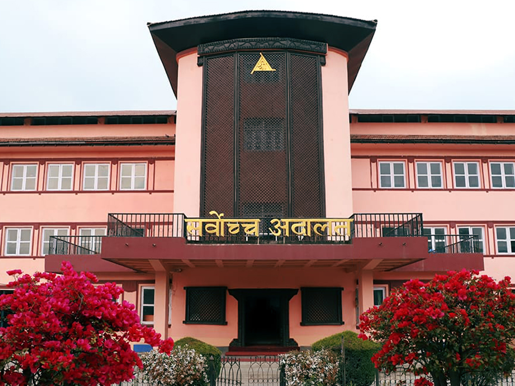 ओली र लेखकको पासपोर्ट रोक्का गर्नुको कारण लिखित जवाफ दिन सर्वोच्चको आदेश