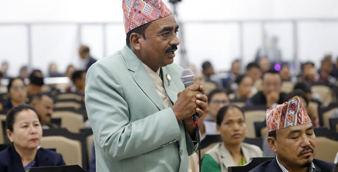 सुकुमबासीलाई जग्गा बाँडेको सरकारी प्रचार स्टन्टबाजी : सांसद भाट
