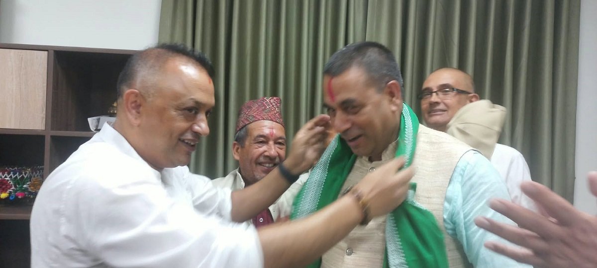 रास्वपा सर्लाहीका पूर्व नगर सभापति न्यौपाने कांग्रेसमा प्रवेश