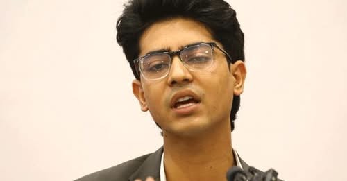 आफन्तलाई नियुक्ति गरेको बिषयमा मिरज ढुंगानाको समूहले प्रधानमन्त्री कार्यालयमा ज्ञापन पत्र बुझाउँदै