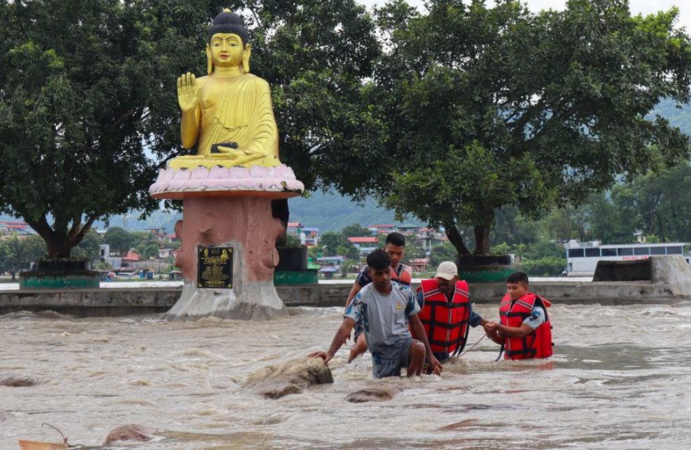 नारायणी नदीमा फसेका एक जनाको सकुशल उद्धार