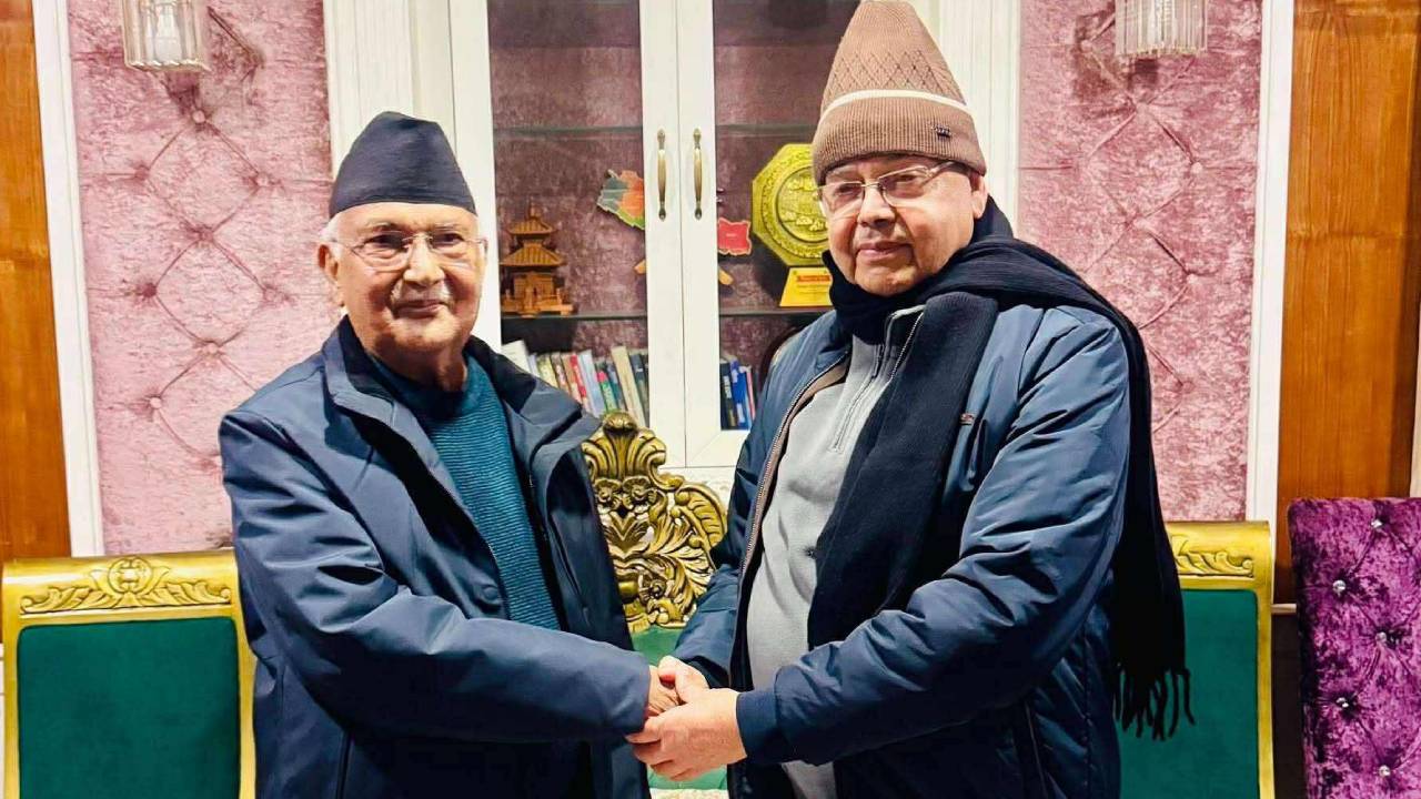 एमाले अध्यक्ष ओली र झलनाथ खनालबिच भेटबार्ता