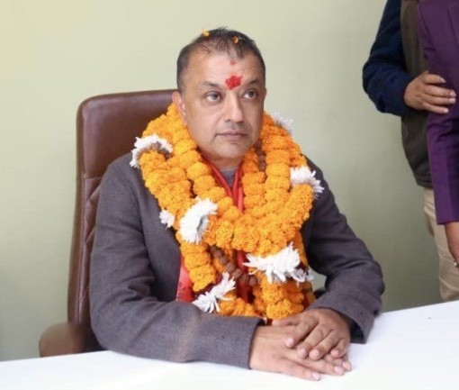 सभापतिमा निर्वाचित भएपछि गगन थापा सम्मानित