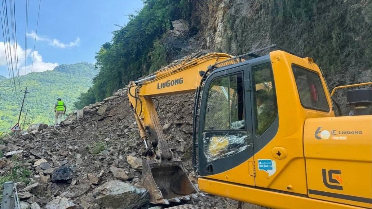 लगातार बर्षाका कारण नौ सडकखण्ड अवरुद्द, यात्रामा सतर्कता अपनाउन आग्रह