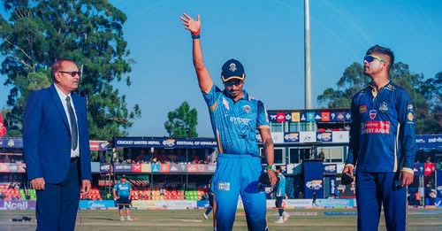 कर्णाली याक्सले टस जितेर विराटनगरविरुद्ध ब्याटिङ गर्दै