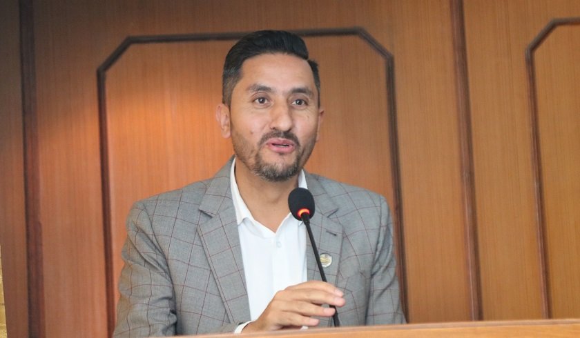 समयमा निर्बाचन हुन नसके  मुलुक नयाँ जोखिममा जान सक्छ : सञ्चारमन्त्री खरेल