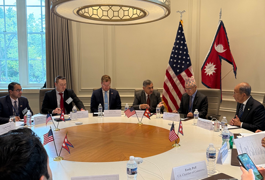 अर्थमन्त्रीको विश्व बैंक र अन्तर्राष्ट्रिय मुद्रा कोषका उच्च अधिकारीसँग भेटवार्ता सम्पन्न