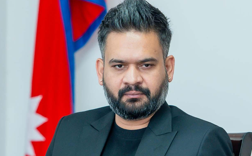 रास्वपा बैठक बस्दै गर्दा प्रधानमन्त्री शाह मुस्ताङतिर, ‘गोप्य’ यात्राले बढायो कौतुहल