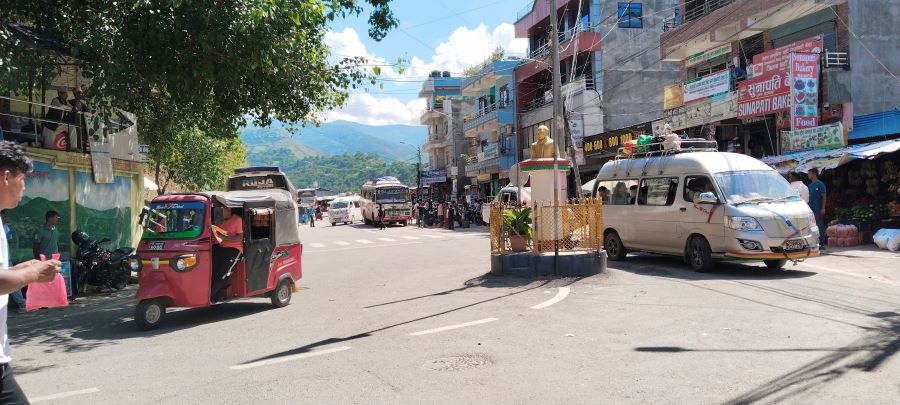 बिपी राजमार्गको विकल्पमा चरिकोट-खाडिचौर सडकको प्रयोग