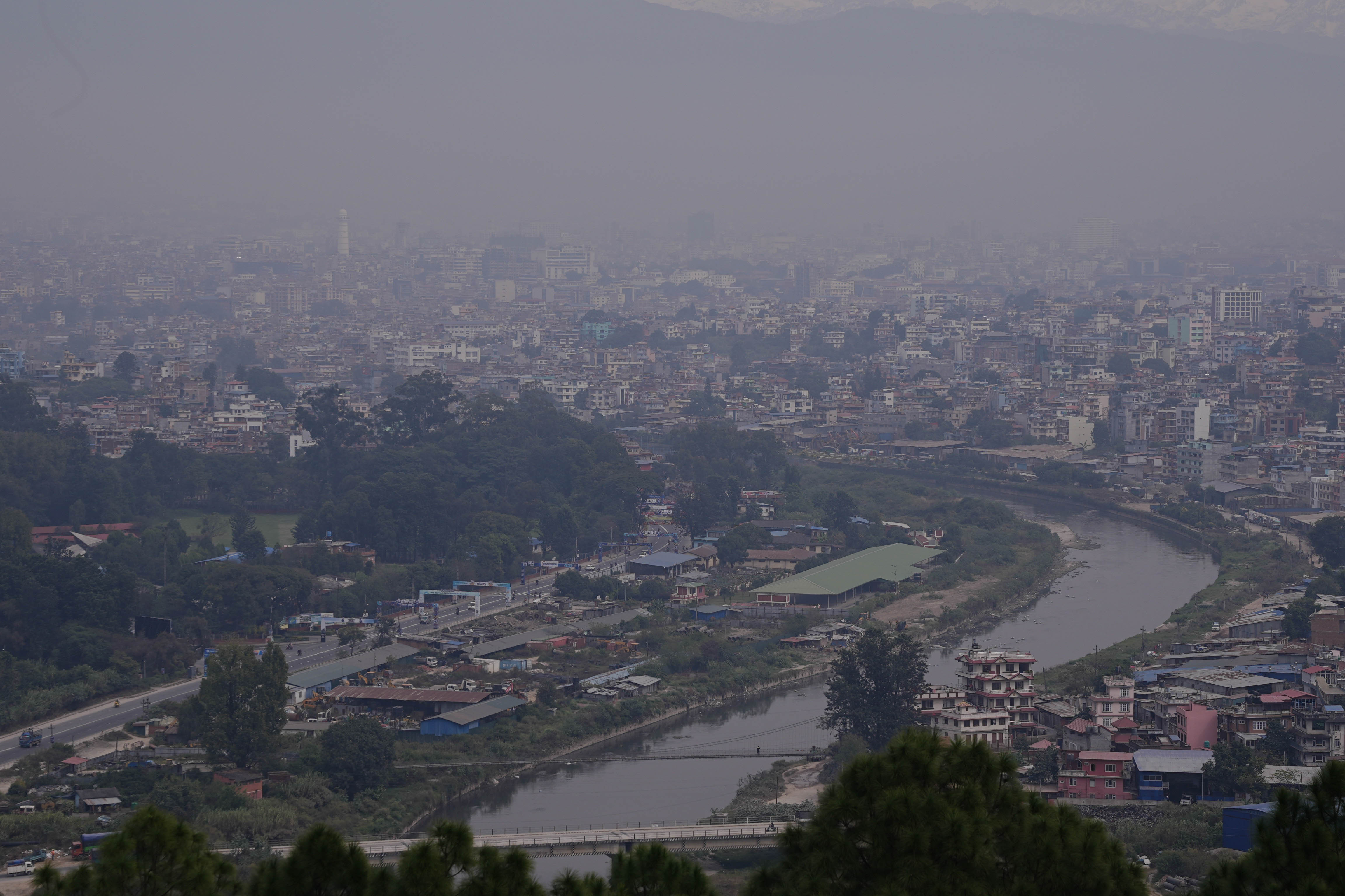 काठमाडौंमा चक्रवात ‘अर्नब’को असर, आकाश धुम्मियो; शनिबारसम्म वर्षा र हिमपातको सम्भावना