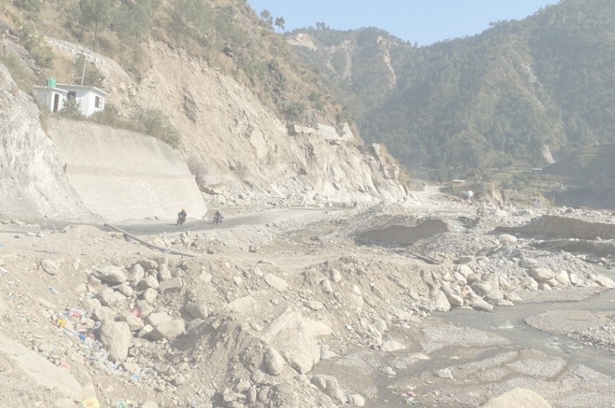 सिन्धुली र काभ्रे जोड्ने बिपी राजमार्ग सहित बिभिन्न सडक अवरुद्ध सावरी प्रतिबन्द जरी