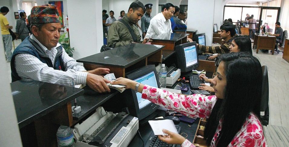 एकै महिनामा बैंकको कर्जा ६३ अर्ब बढ्यो, पैसा कहाँ गयो ?