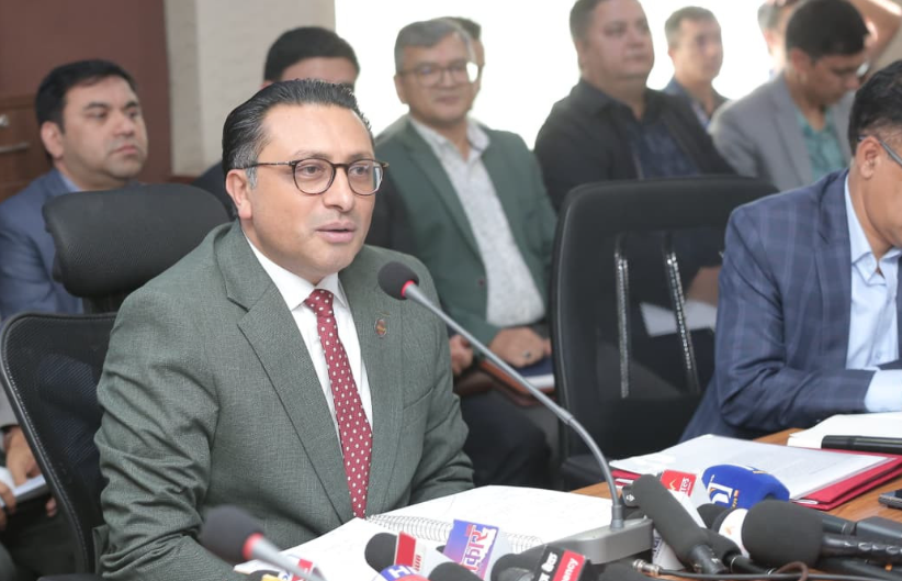 अर्थमन्त्री वाग्लेले आज २० वाणिज्य बैंकका सिइओसँग छलफल गर्दै
