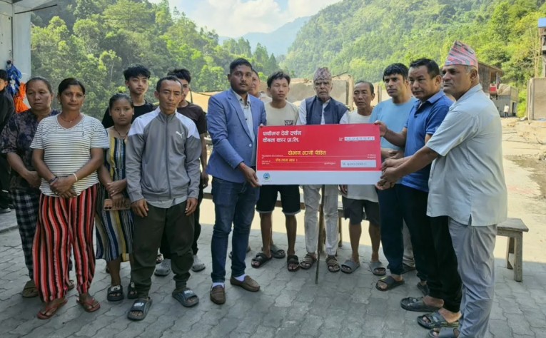 दोभान आगलागी पीडितलाई पाथीभरा केबलकारको ५ लाख सहयोग