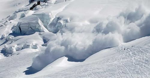 दोलखामा हिमपहिरोमा परेर ३ जनाको मृत्यु, ८ जना वेपत्ता
