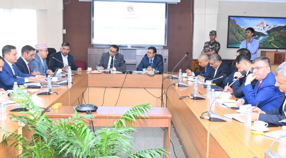 सरकार, राष्ट्र बैंक र निजीक्षेत्रबीच समन्वय भए आर्थिक रूपान्तरणले गति लिन्छ : अर्थमन्त्री वाग्ले