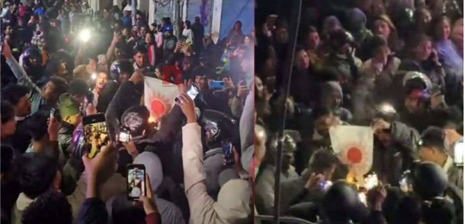 दाङमा रविलाई कुरिरहेका रास्वपा कार्यकर्ताले एमालेको झण्डा जलाए